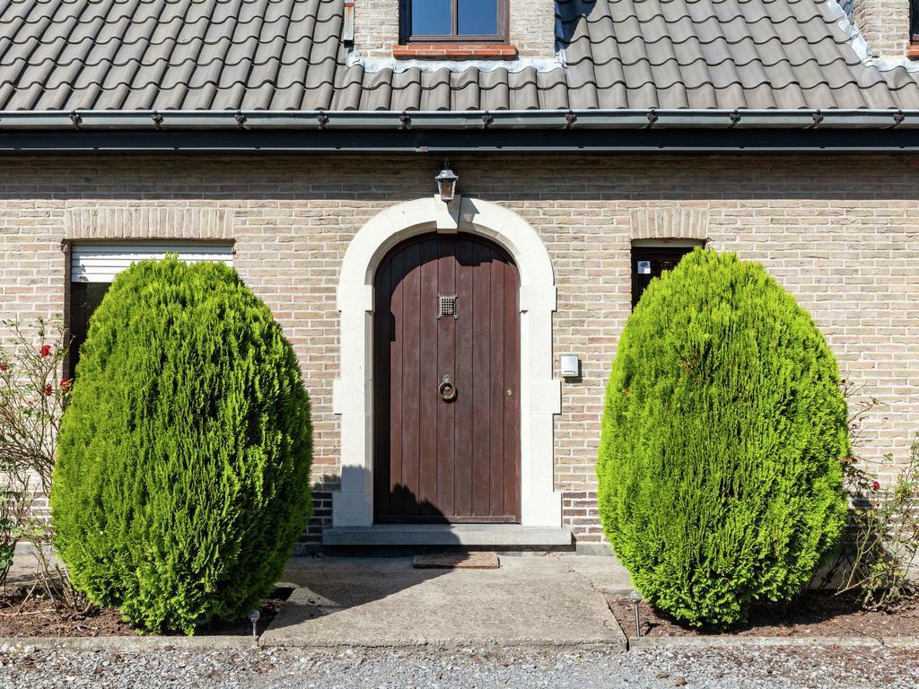 With Large Fenced Garden Near And The Forest *
